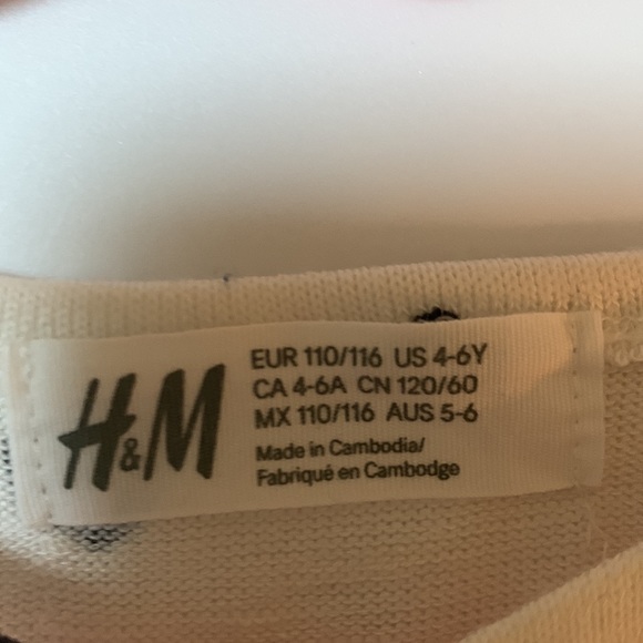 Girls size 4 to 6 years old H&M lightweight net long sleeve with black hearts - Picture 3 of 3